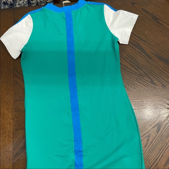 Panda Grove color block short sleeve t-shirt dress - Picture 3 of 6